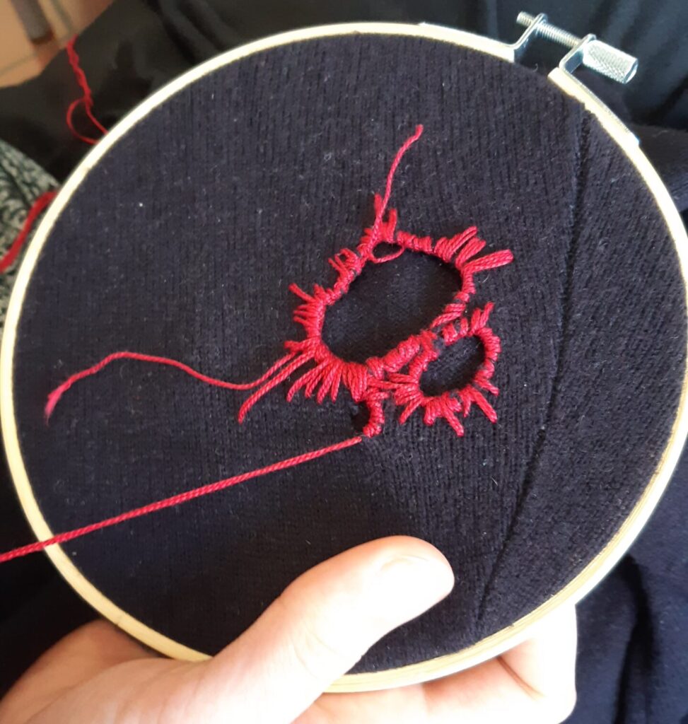 Stickrahmen mit gestickten in rot